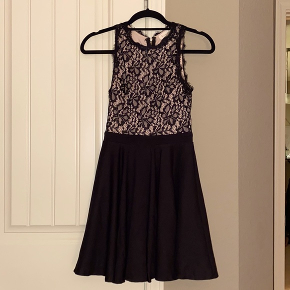 Francesca's Collections Dresses & Skirts - Gorgeous lace Francescas dress